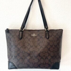 Coach Signature Tote in classic Black & Brown
